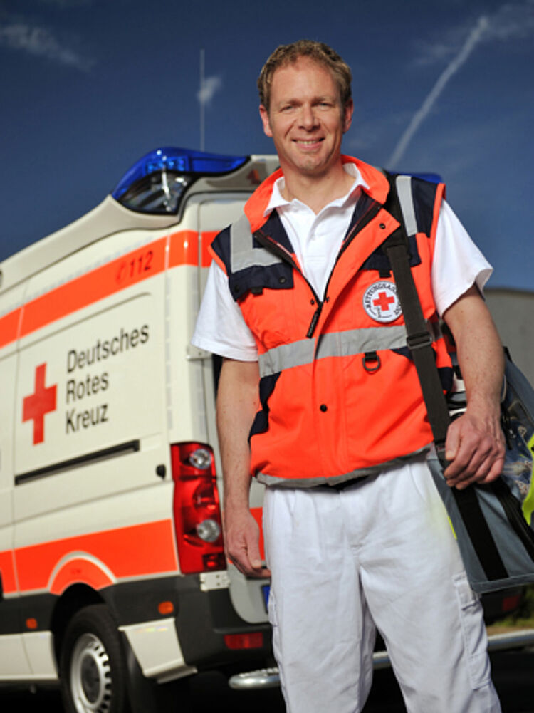 Der Rettungsdienst des DRK. Ein Mitarbeiter des Rettungsdienstes des DRK.